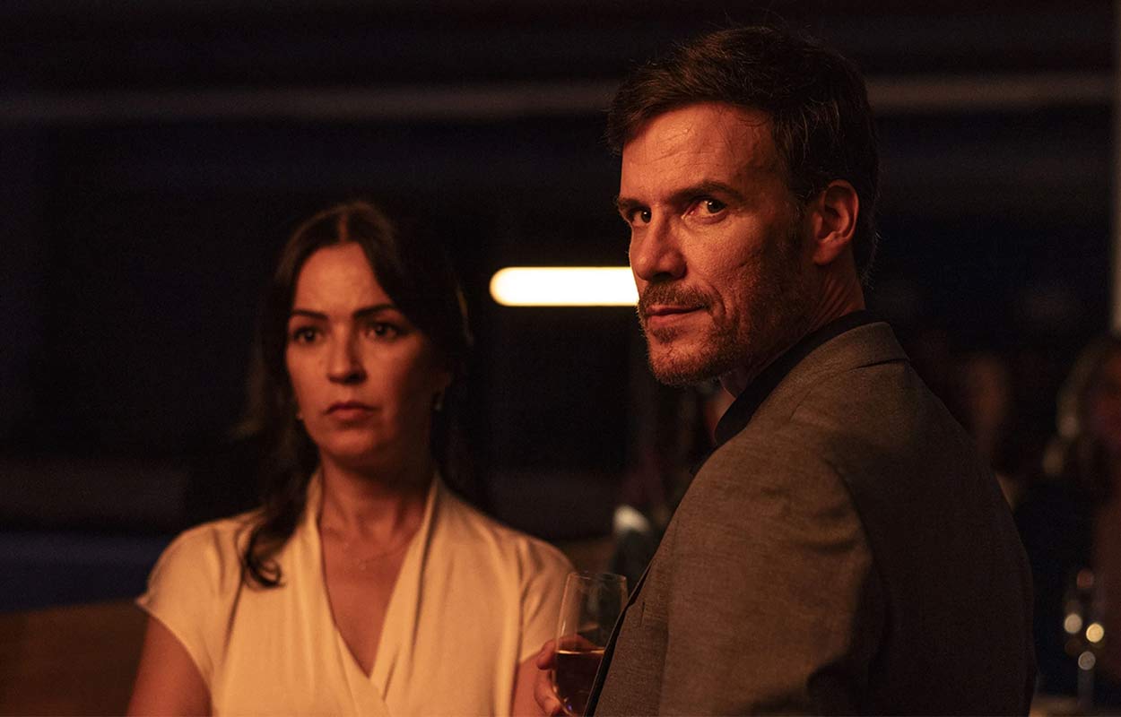 Nerv och psykologiska spel i thrillerserie som nu kommer till Netflix