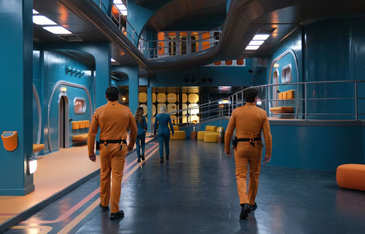 Nu släpper Netflix höstens stora överlevnadsthriller – fejder, svek och lyx