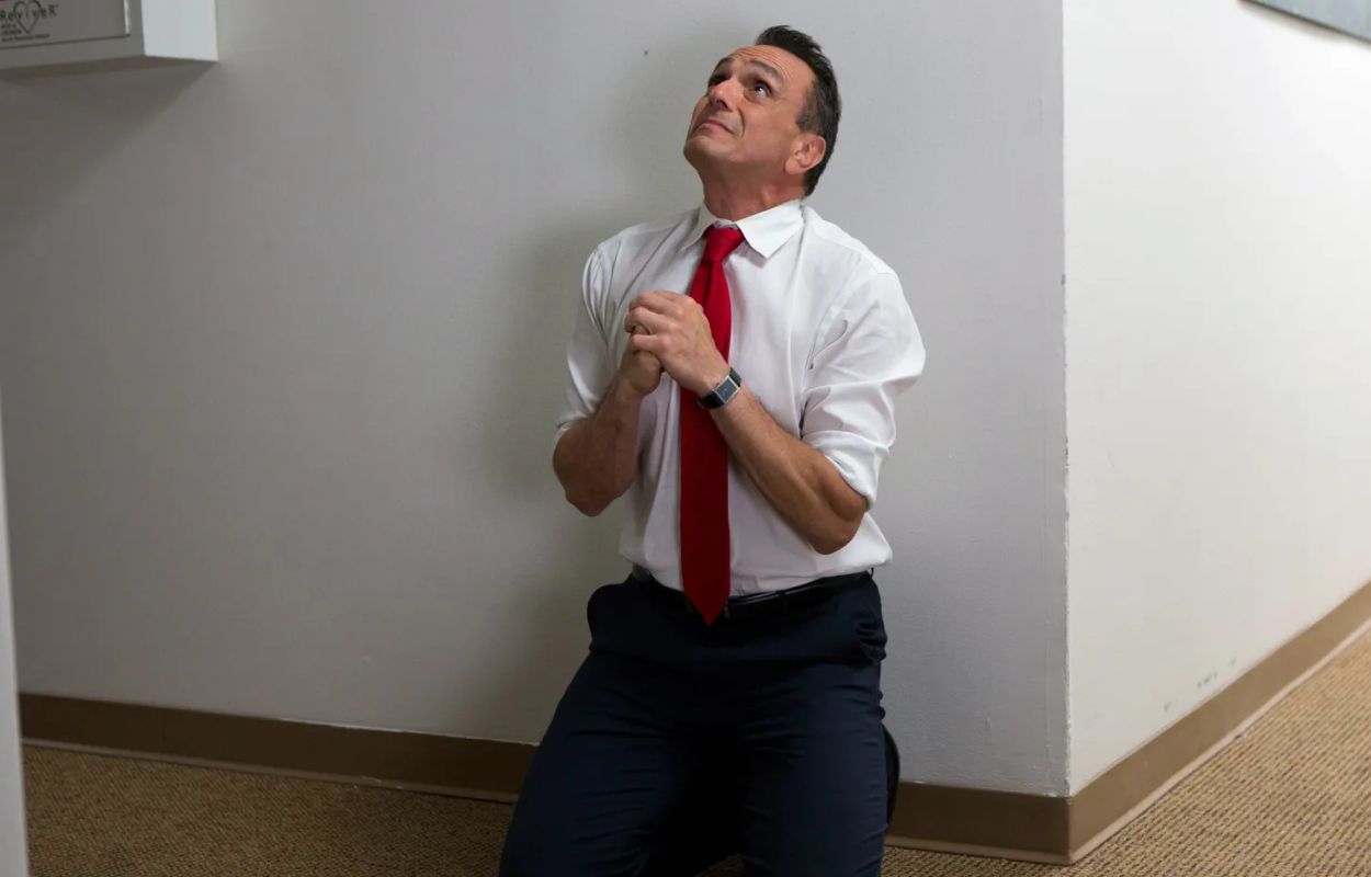 En succé till sitcom finns snart att streama igen på Netflix När den fallna