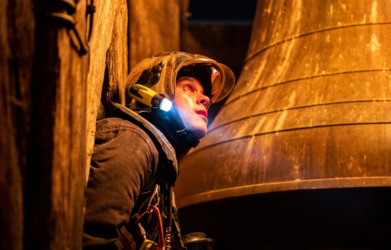 Gripande dramathriller om ett Paris i lågor nu på SVT Play: ”Högoktanig”