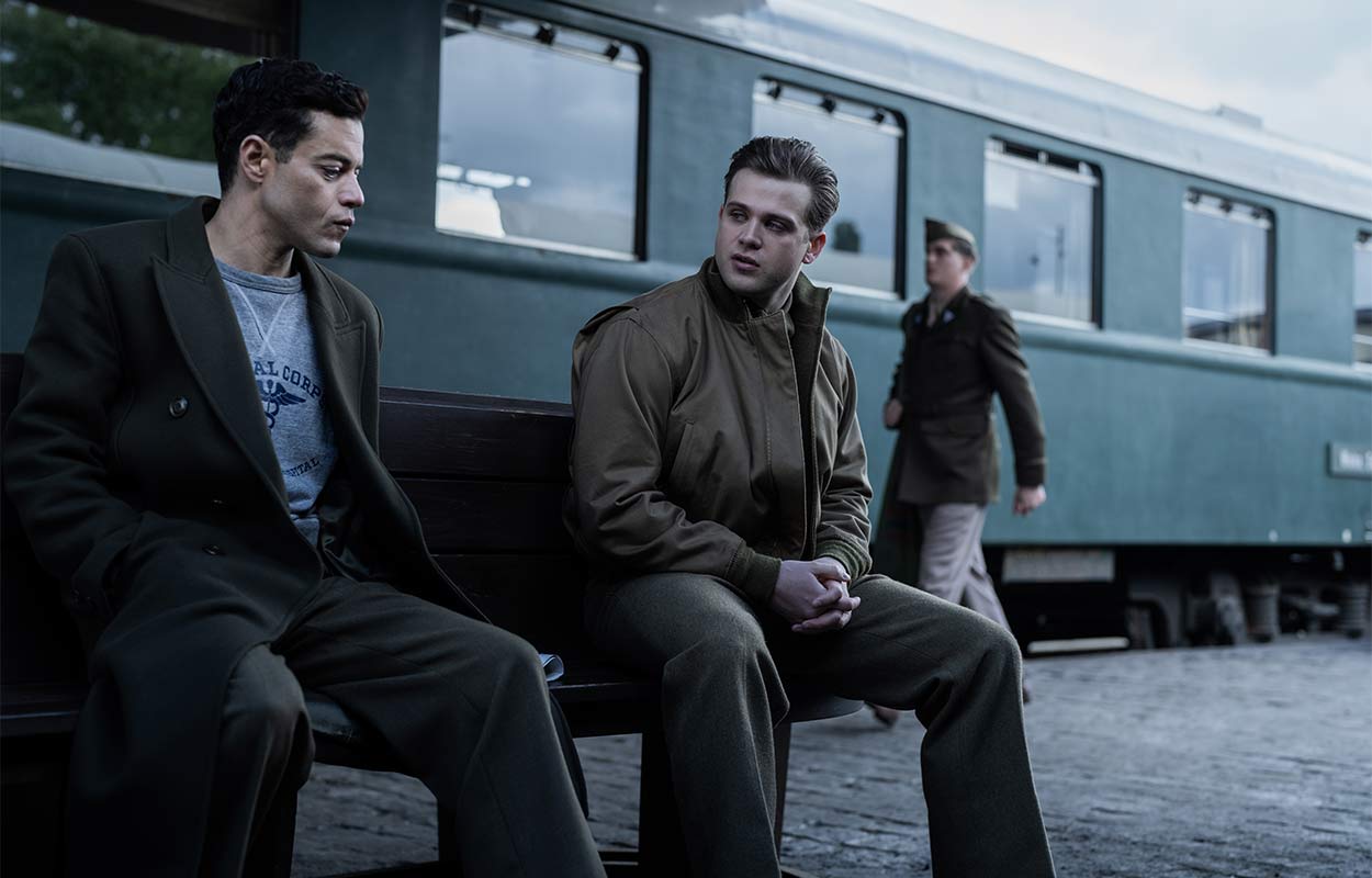 Stjärnorna imponerar i ”Nürnberg” – ett känsloladdat och gripande rättsdrama