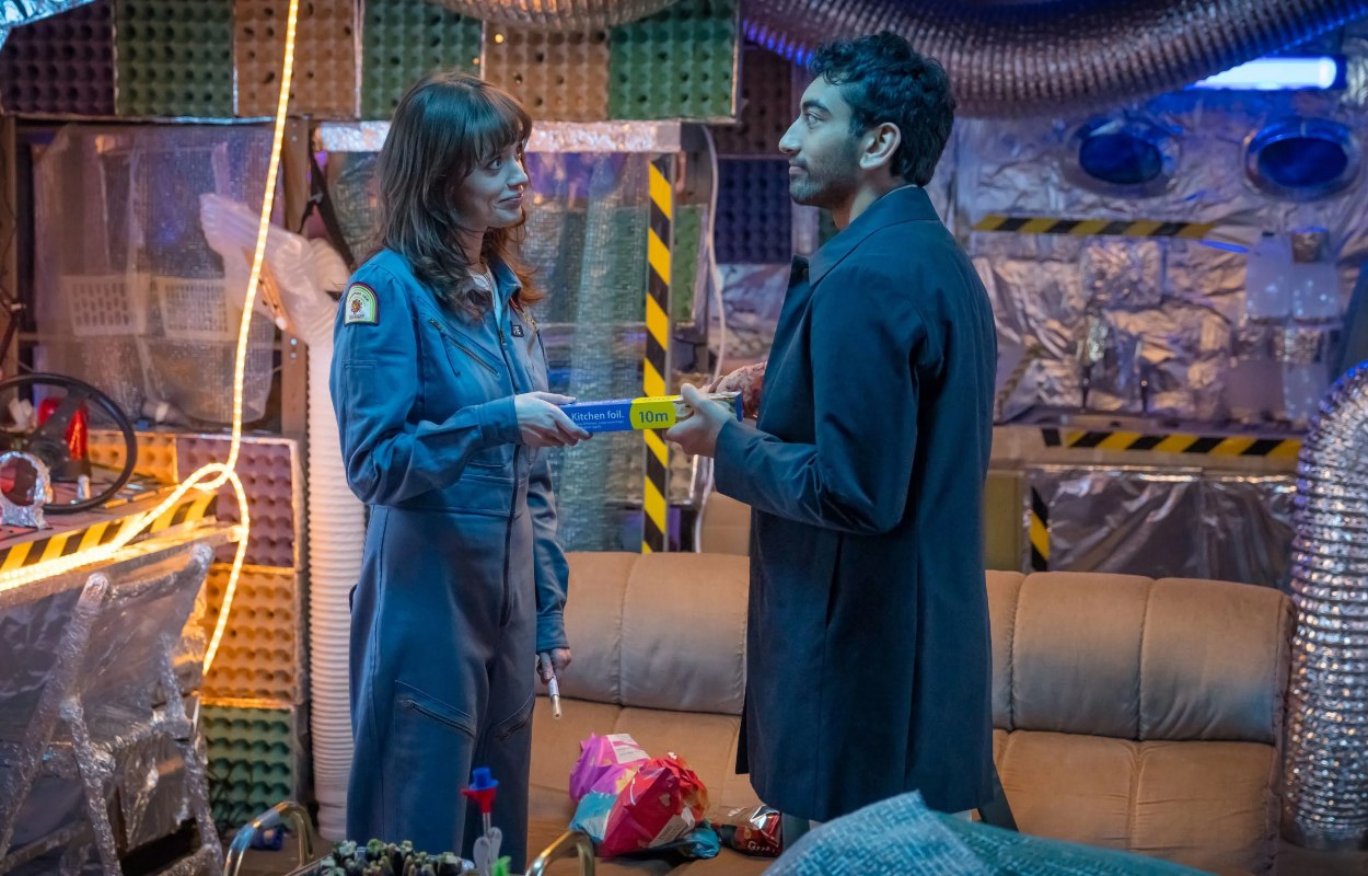 En riktig &rdquo;p&auml;rla&rdquo; till brittisk serie fr&aring;n 2025 streamar nu p&aring; SVT Play