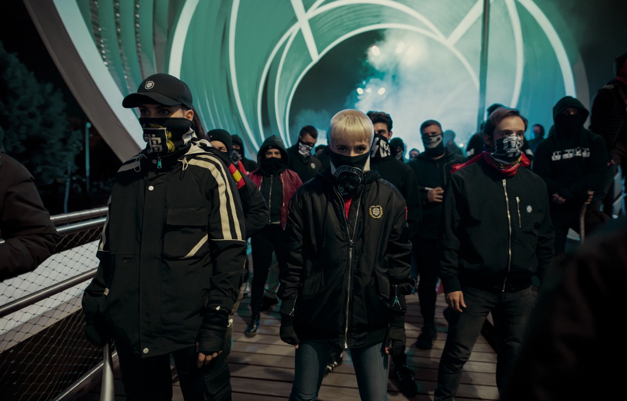 Upplopp och v&aring;ldsamheter i Netflix nya mysteriefyllda serie &ndash; n&auml;sta succ&eacute;?