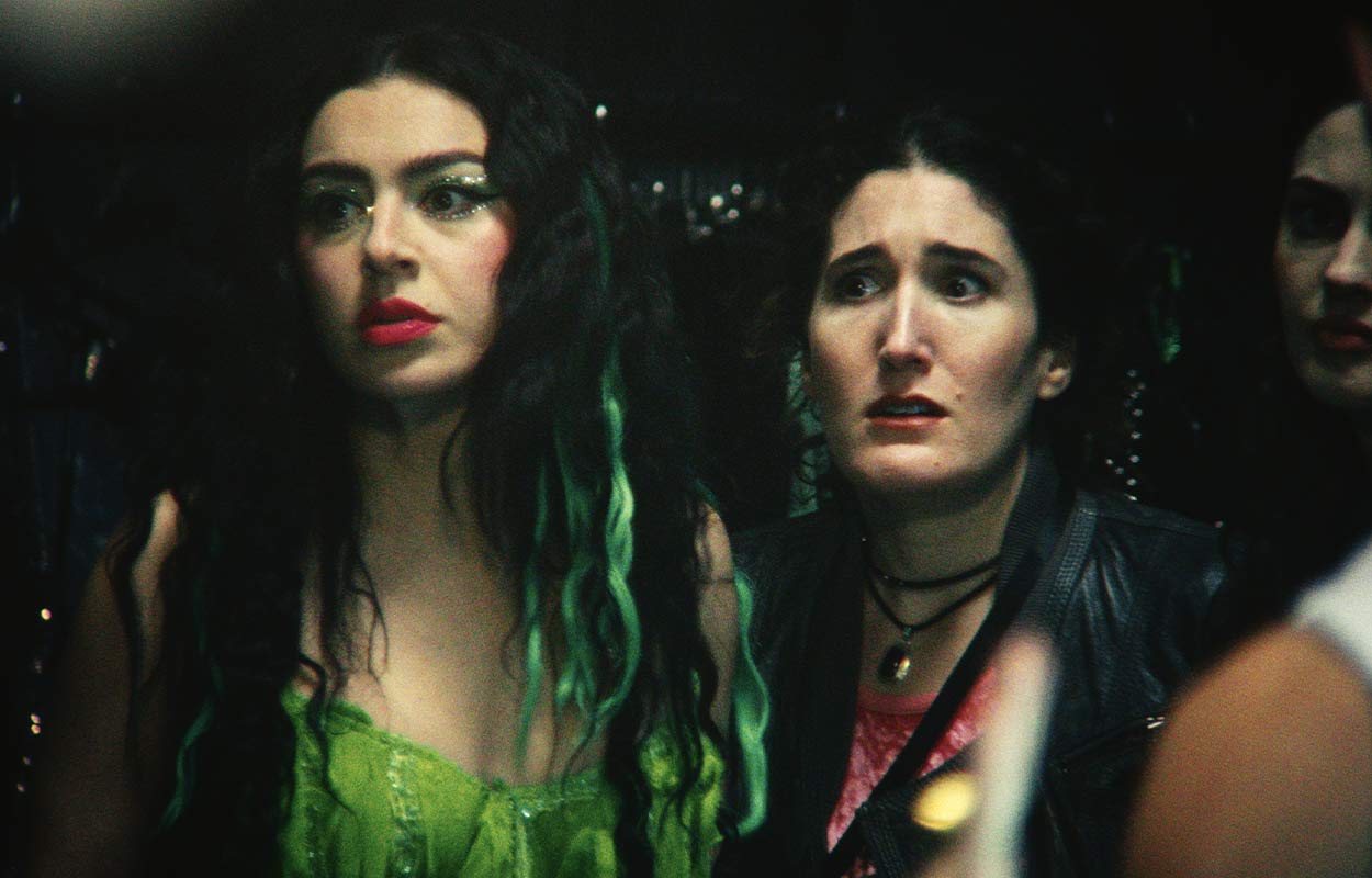 Alexander Skarsg&aring;rd &auml;r tillbaka med ny film &ndash; tillsammans med v&auml;rldsartist