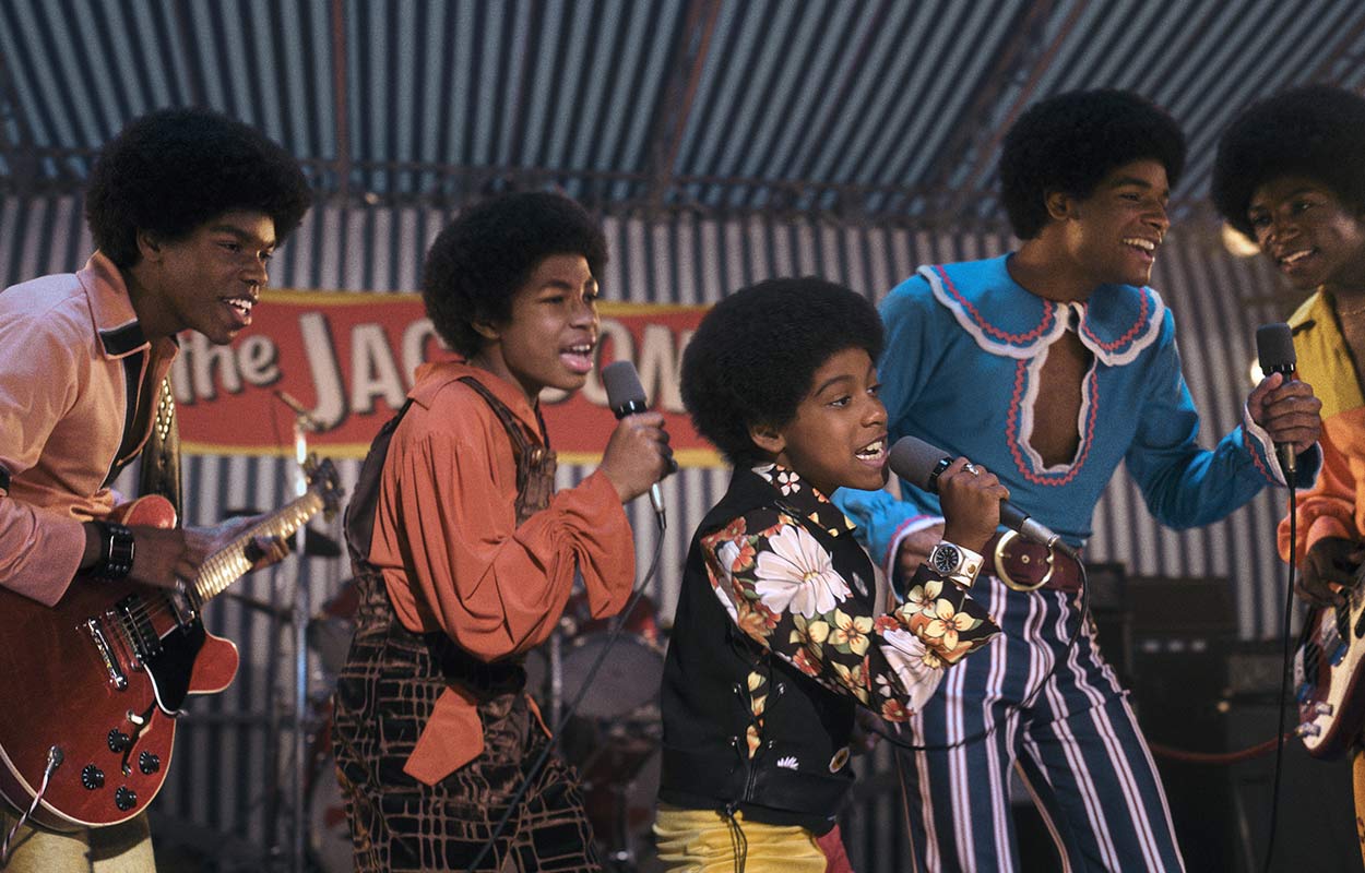 H&aring;rd kritik mot &rdquo;frustrerande ytlig&rdquo; Michael Jackson-film &ndash; men stj&auml;rnan hyllas