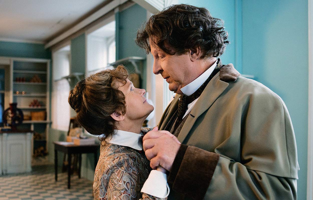 Sissela Kyle och Rolf Lassg&aring;rd i s&auml;song 1 av &rdquo;Fr&ouml;ken Frimans krig&rdquo;.