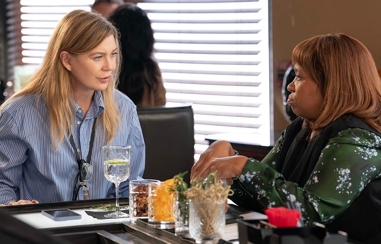 Ellen Pompeo och Chandra Wilson i &rdquo;Grey's Anatomy&rdquo;. 