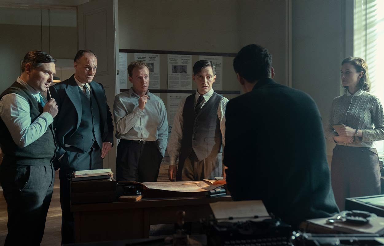 Seriem&ouml;rdare jagas under brinnande krig &ndash; ny krimserie sl&auml;pps p&aring; SVT Play