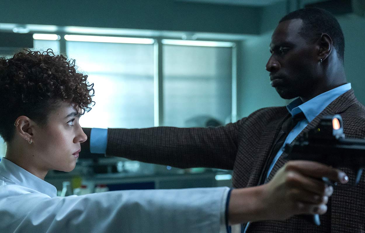 Nathalie Emmanuel och Omar Sy i &rdquo;The Killer&rdquo; (2024).