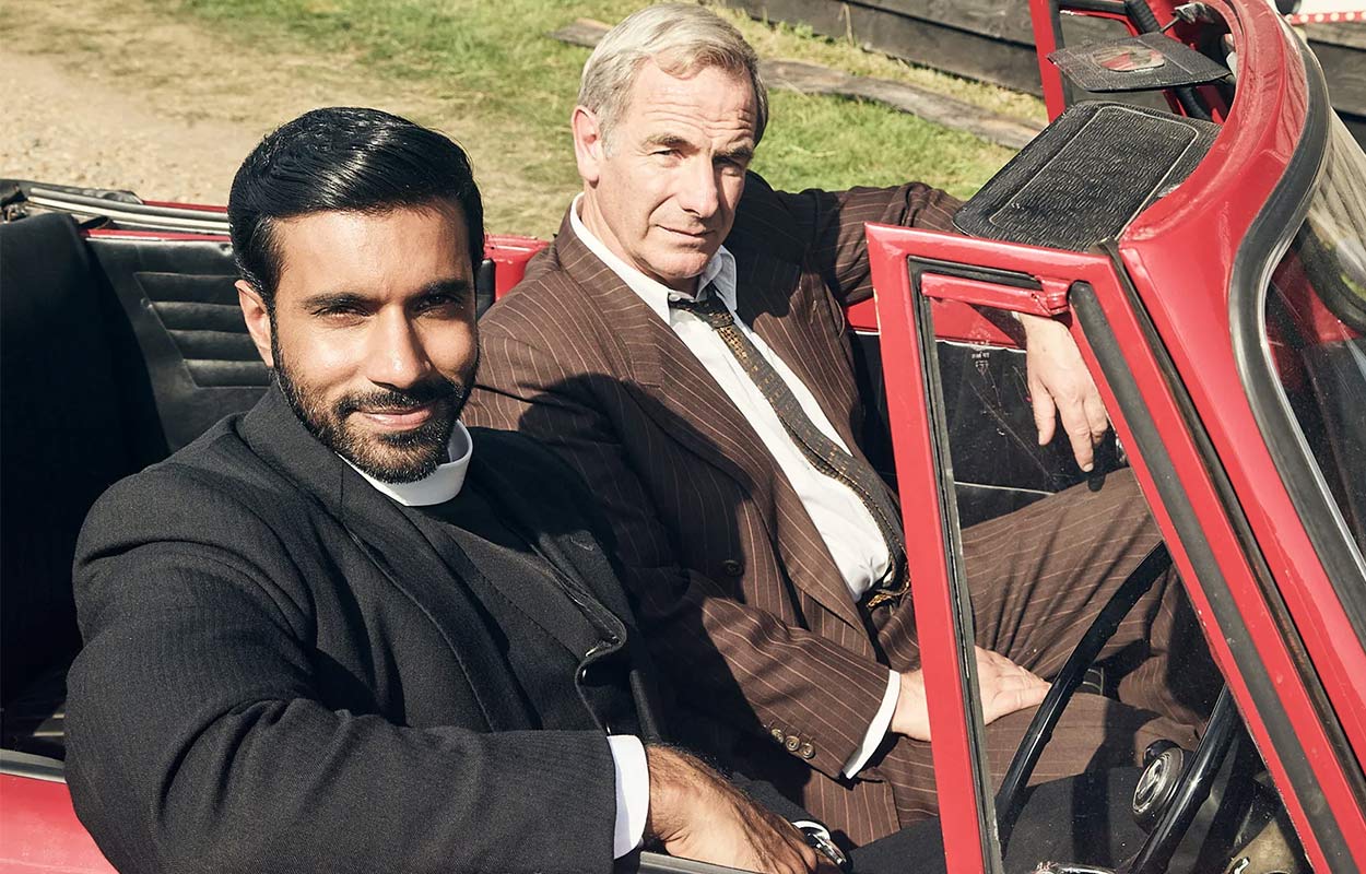 Robson Green och Rishi Nair i &rdquo;Grantchester&rdquo; s&auml;song 11. Foto: PBS.