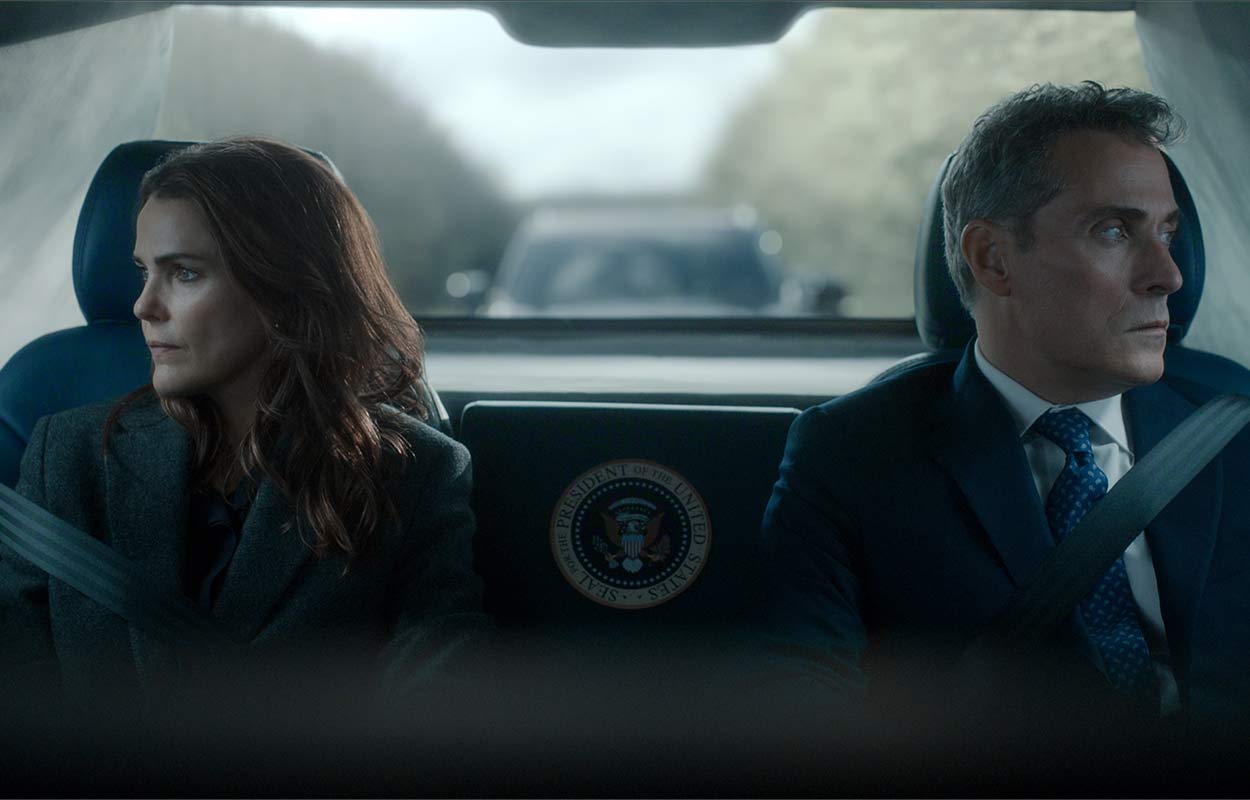 Keri Russell och Rufus Sewell i &rdquo;The Diplomat&rdquo;.