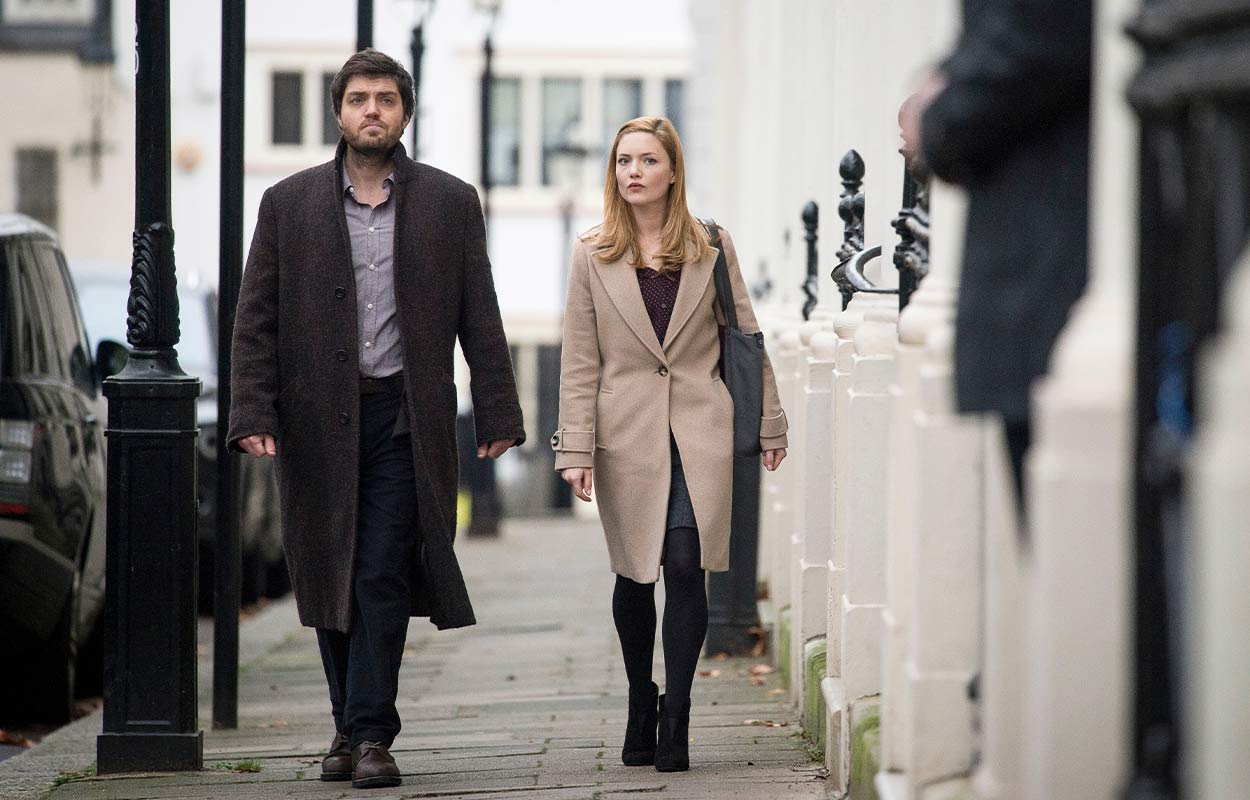 Tom Burke och Holliday Grainger i &rdquo;C.B. Strike&rdquo; s&auml;song 1.