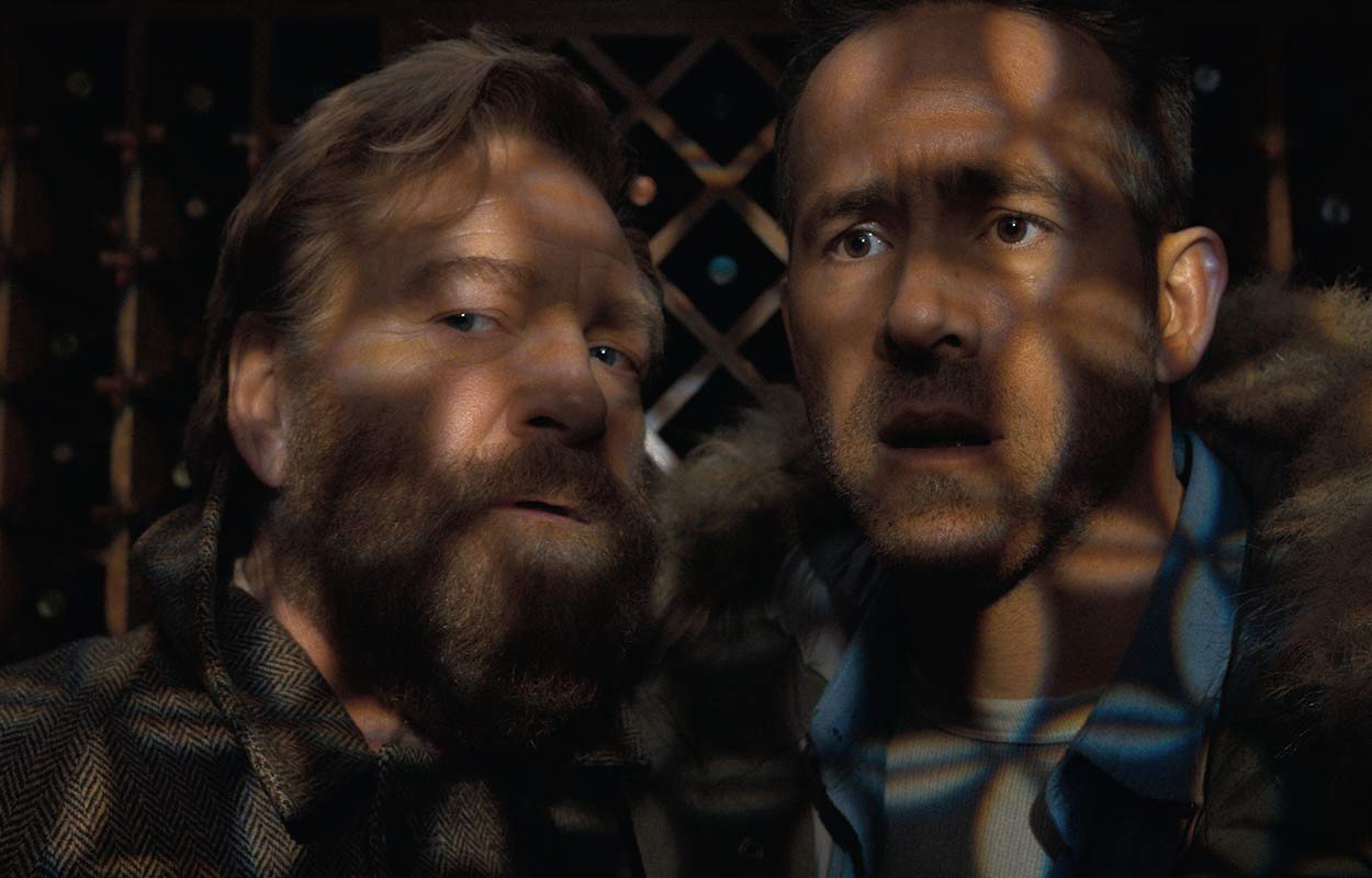 Kenneth Branagh och Ryan Reynolds i &rdquo;Mayday&rdquo; (2026).