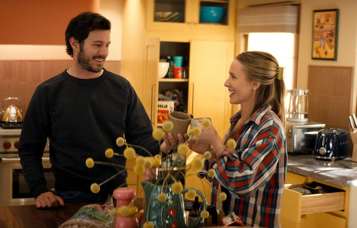 Adam Brody och Kristen Bell i &rdquo;Nobody Wants This&rdquo; s&auml;song 3. 